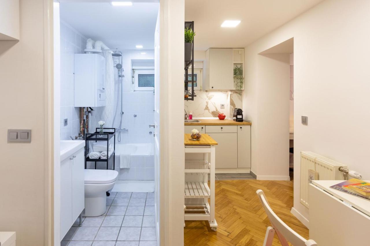 Апартаменти Modern Studio Near British Square Загреб Екстер'єр фото